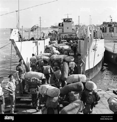 Suez Crisis 1956 850 soldiers of the 1st Bt Royal Fussiliers preparing to embark on the troop ...