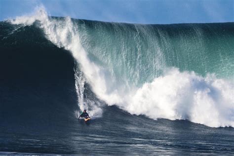 Die perfekte Welle von Nazaré: Big Wave Surfing in Portugal