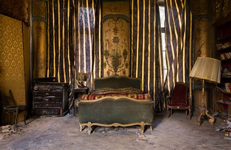 15 Photos Of Abandoned Bedrooms Show Their Dusty Remains - Urban Photography by Roman Robroek