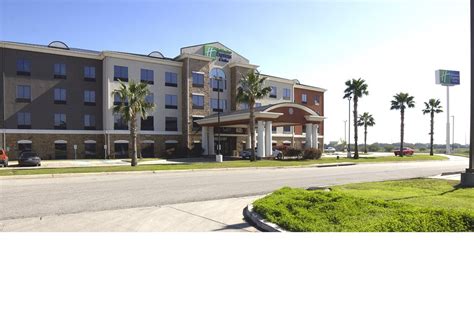 HOLIDAY INN EXPRESS & SUITES SEGUIN $94 ($̶1̶2̶5̶) - Updated 2021 Prices & Hotel Reviews - TX ...