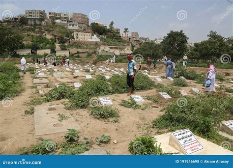 War Victims in the City of Taiz, Yemen Editorial Stock Photo - Image of fighter, people: 191946698