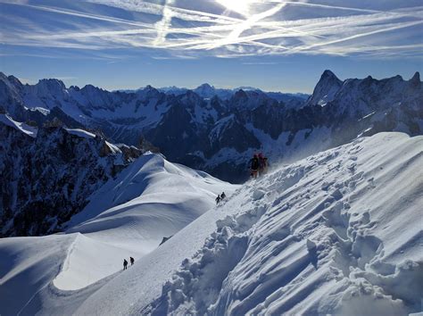 Mont Blanc, highest mountain in the Alps, in August [OC] [4000x2992] : r/EarthPorn