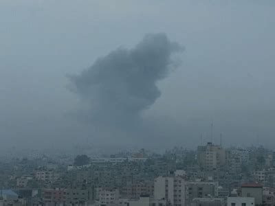 Raw: Israel bombs multiple targets in Gaza