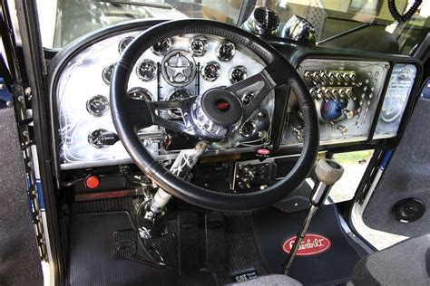 Peterbilt 359 cockpit | Peterbilt 359 & 359EXHD Classic | Pinterest ...