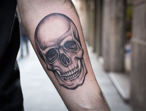 Tatouage tête de mort - 40+ idées memento mori tatouage en styles variés