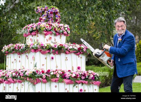 Giant birthday cake hi-res stock photography and images - Alamy