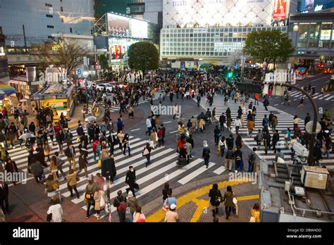 People crossing the busiest street crossing, Shibuya crossing, Tokyo Stock Photo, Royalty Free ...