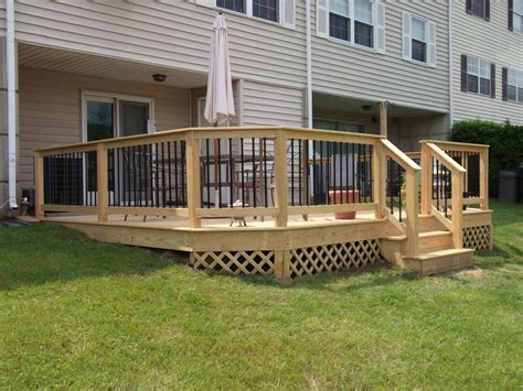 Deck Railing and Spindles - Vinyl and Wood Deck Rails | Decks R Us