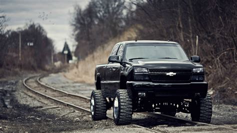 Chevrolet Silverado SS on rails wallpapers and images - wallpapers, pictures, photos