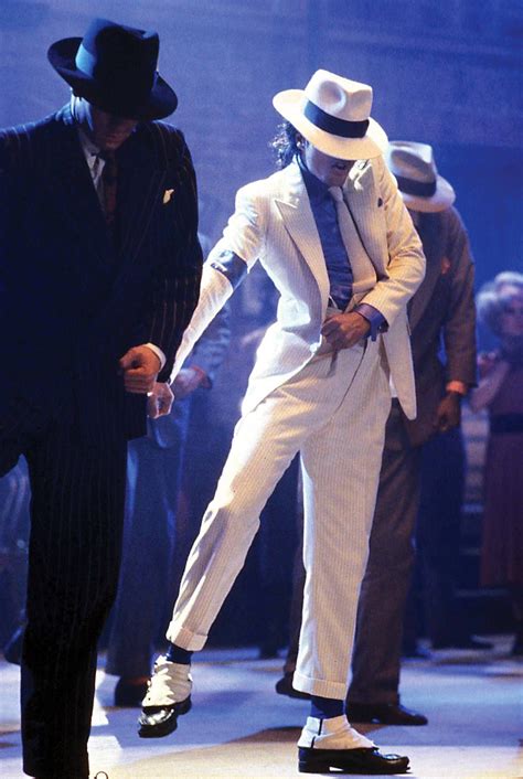 Michael Jackson performs at his best I think in Smooth Criminal in 2019 ...