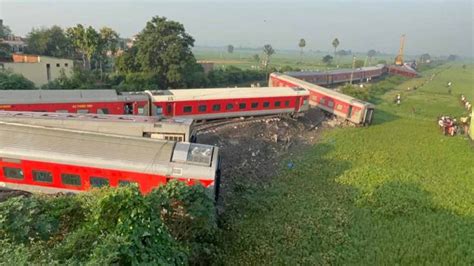 4 Dead, 40 Injured After North East Express Train Derails In Bihar ...