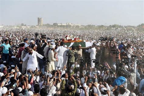 Junaid Jamshed Buried in Karachi – Newsweek Pakistan