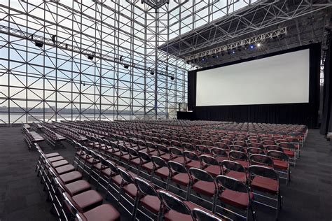 High-quality projection screens for cinema & pro A/V - Strong MDI