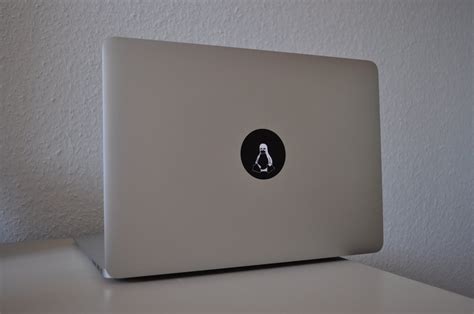 Tuxbook: Glowing Tux sticker for the Macbook Air