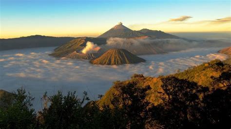 10 Gunung Terindah di Indonesia Ini Begitu Mempesona! Sudahkah Kamu ...