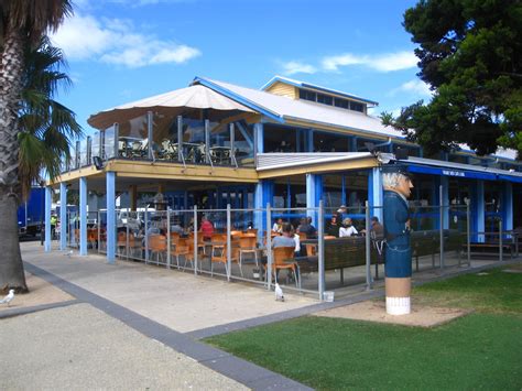 Keeping the cobwebs away!: Geelong Waterfront