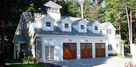 Carriage Style Garage Doors | Country Club Homes