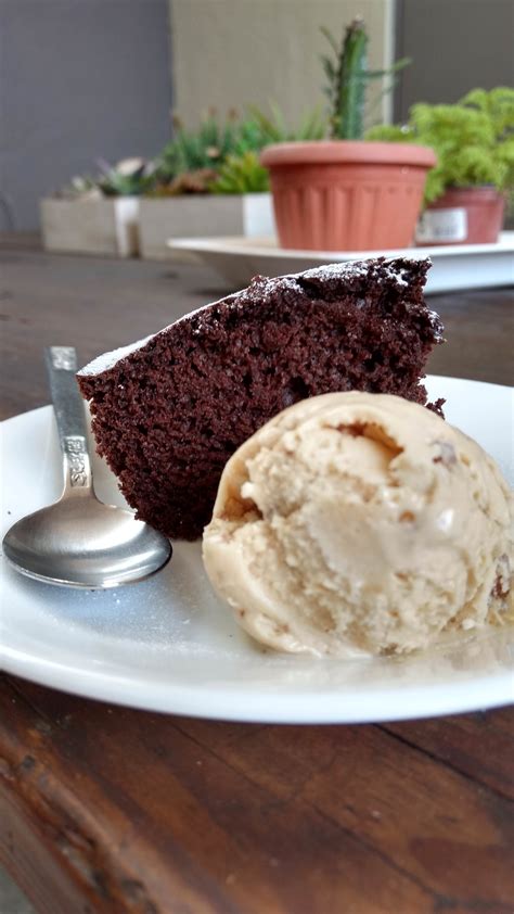 [Homemade] Chocolate cake and butter pecan ice cream : food