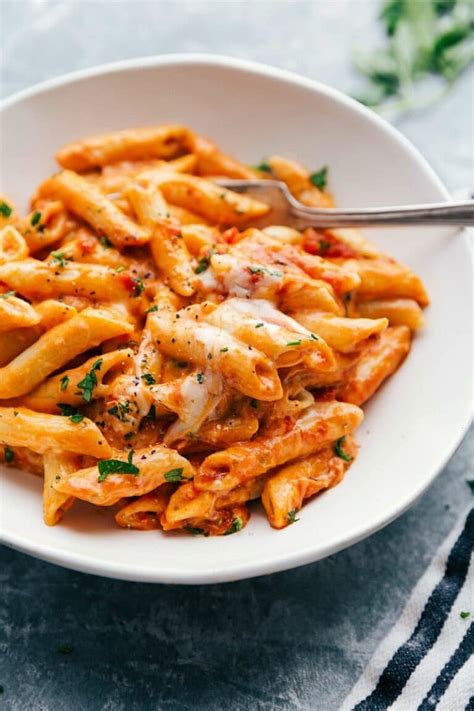 Red and White Pasta {4 Ingredients!} - Chelsea's Messy Apron