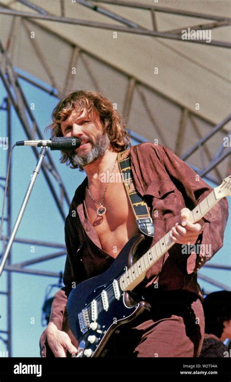 A star is born 1976 kris kristofferson hi-res stock photography and ...