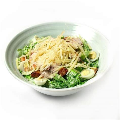 Sezar salad with chiken • Bakenroll.az