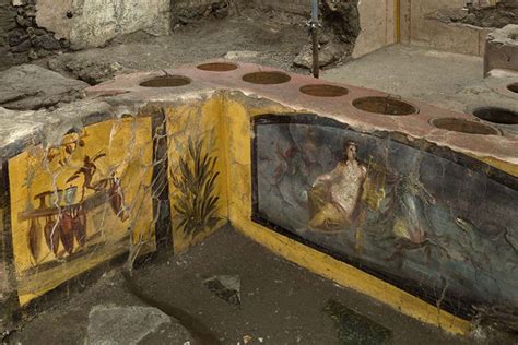 Pompeii, the extraordinary frescoed thermopolium can be visited - Archeotravelers.com