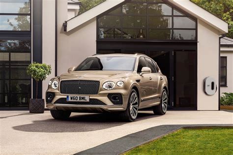 Driving Bentley's Future in the 2021 Bentley Bentayga Hybrid | Edmunds