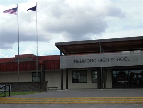 ملف:Redmond High School (Redmond, Oregon).jpg - المعرفة