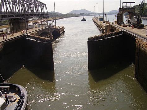 How the Water Locks of Panama Canal Work?