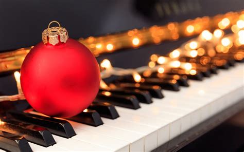 14 Favorite Christmas Piano Songs of All Time - Piano Gallery