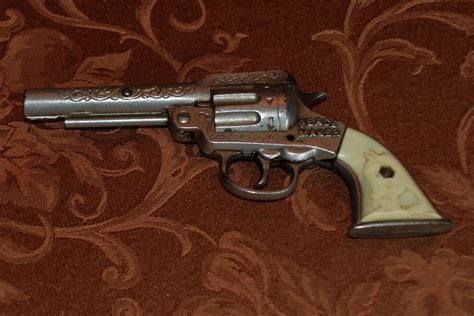 MudBay Auctions: More Vintage Cap Guns!