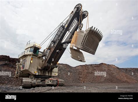 Power shovel hi-res stock photography and images - Alamy