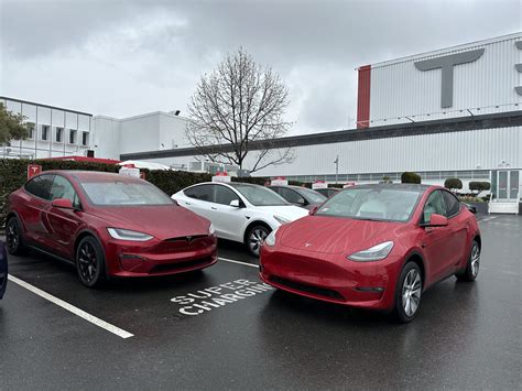 Tesla's new Ultra Red color side-by-side with old Multicoat