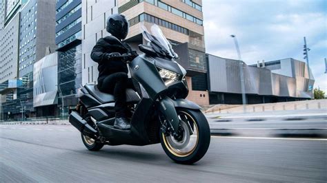 Nuovi Yamaha XMAX 2023, estetica più sportiva e connettività - News ...