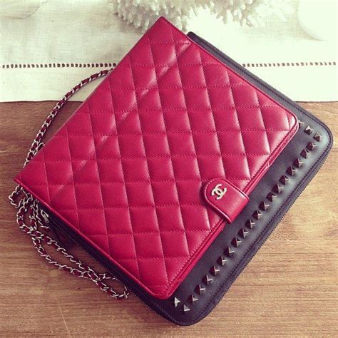 Chanel Ipad cover | Chanel, Shoulder bag, Chanel classic