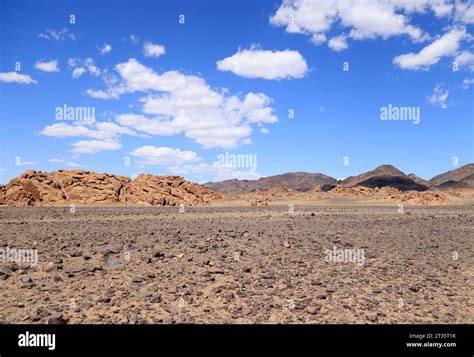 Landscape of Bayankhongor province in Mongolia Stock Photo - Alamy