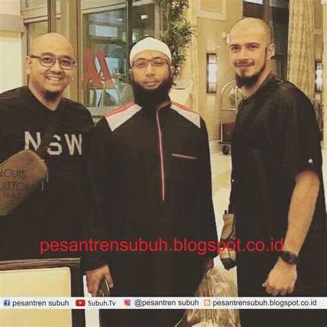 PESANTREN SUBUH: Biografi dan Profil Ustadz Khalid Basalamah