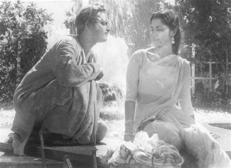 Guru Dutt and Waheeda in Kagaj ke phool 1959 Bollywood Movies ...