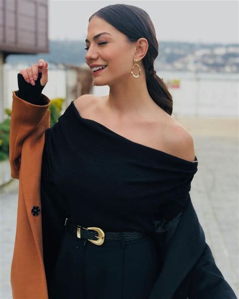 Pin su Demet Özdemir