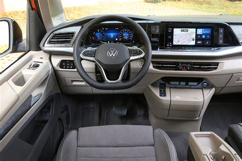 Volkswagen Multivan (2022). Price, range and equipment of the family ...