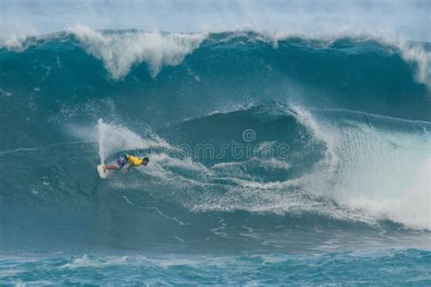 Hawaii North Shore surfing editorial photography. Image of oahu - 88220907