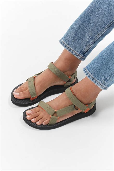 Teva Original Universal Sandal | Teva sandals outfit, Womens sandals, Sandals outfit