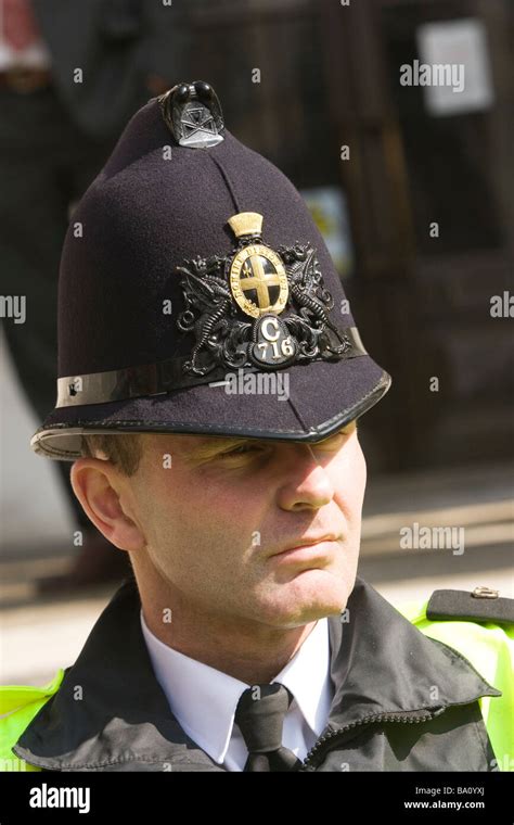 City london police officer hi-res stock photography and images - Alamy