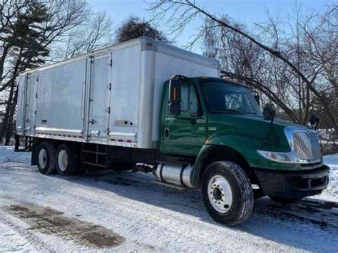 International 4400 Tandem Axle 25’ Box Truck (2013) : Van / Box Trucks