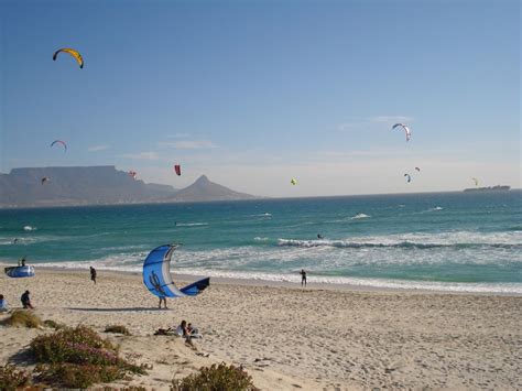 Kite Surfing in Cape Town | Kite surfing at Bloubergstrand i… | Flickr