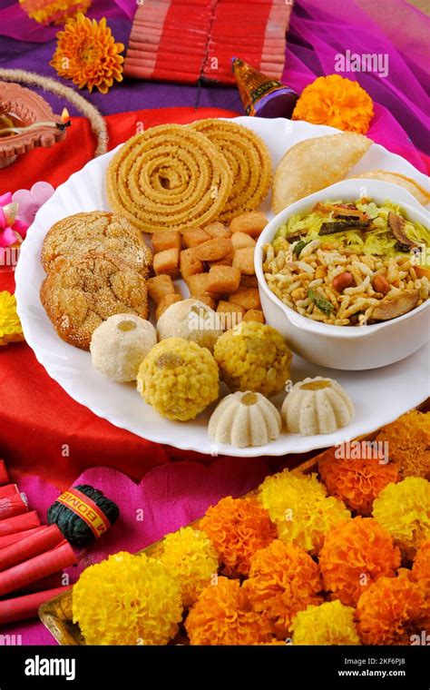 Diwali snacks Diwali faral, Diwali Special sweet and salty snacks ...
