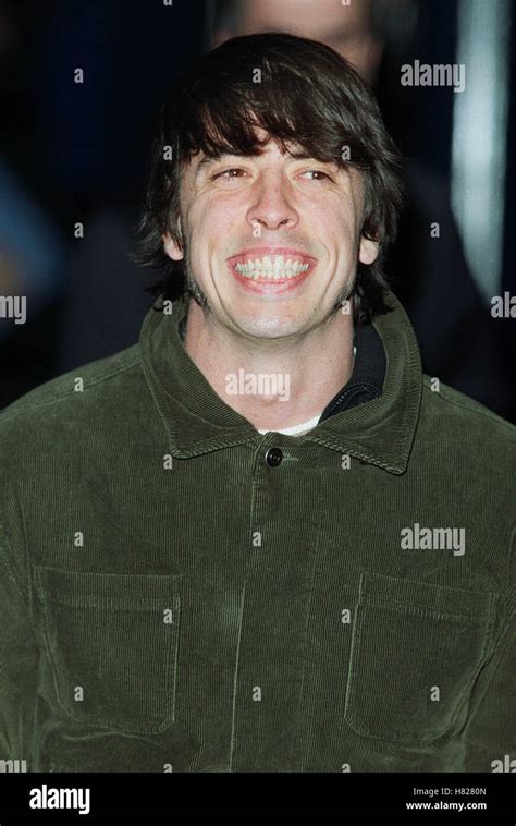 Dave grohl foo fighters 2000 hi-res stock photography and images - Alamy