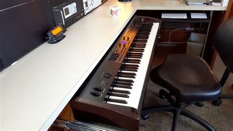 Diy Studio Desk With Keyboard Tray / Diy Slide Out Keyboard Tray ...