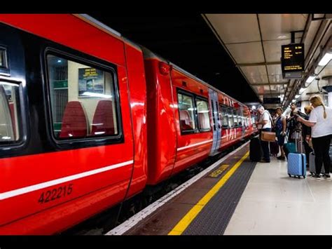 Train Gatwick Airport to London Victoria How to buy tickets, platform ...