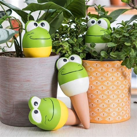 Amazon.com : MIMA2672 Large Size Frog Plant Watering Globes Shapes - 4 Self Decorative Watering ...